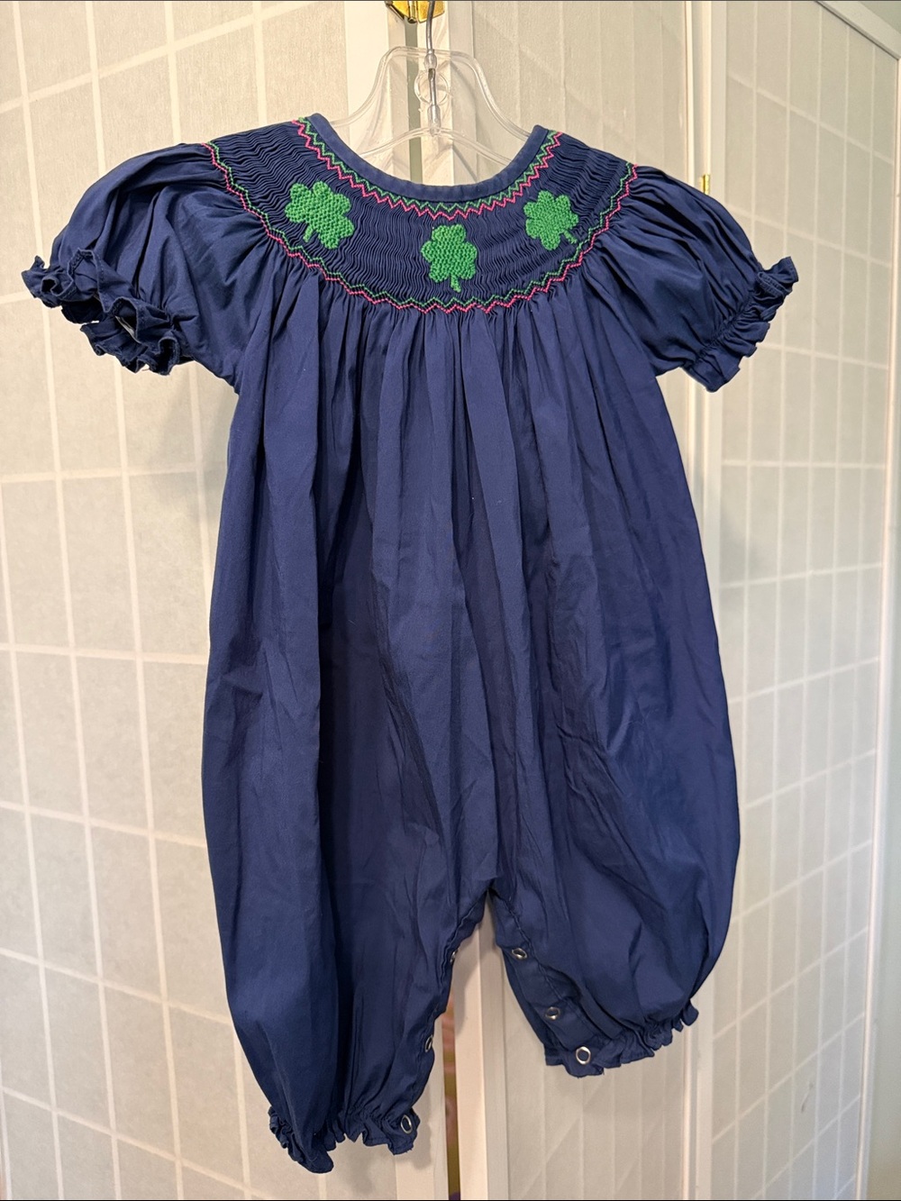 Girl’s Navy Smocked Romper with Green Clover Embroidery Size 9m - Picture 2 of 4